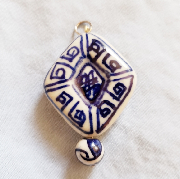 Vtg Chinese Porcelain Handmade Longevity Pendant - Picture 4 of 4